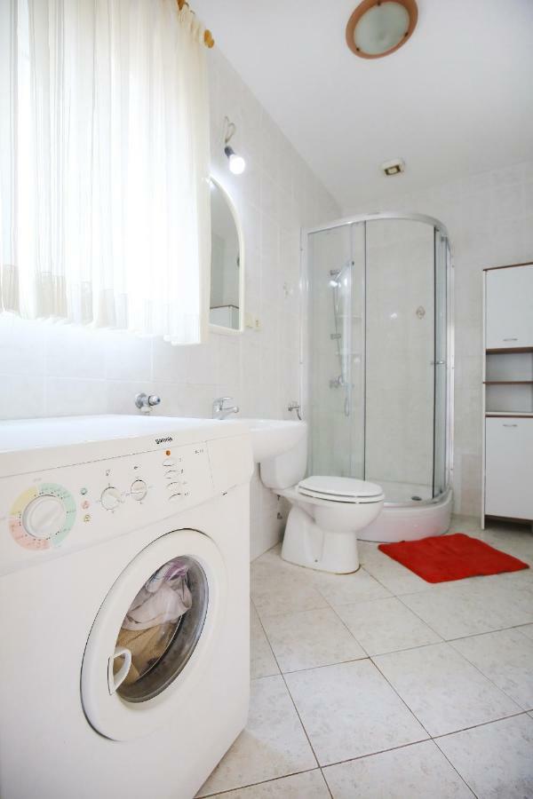Large Gardens 2 Apartment Бибине Екстериор снимка