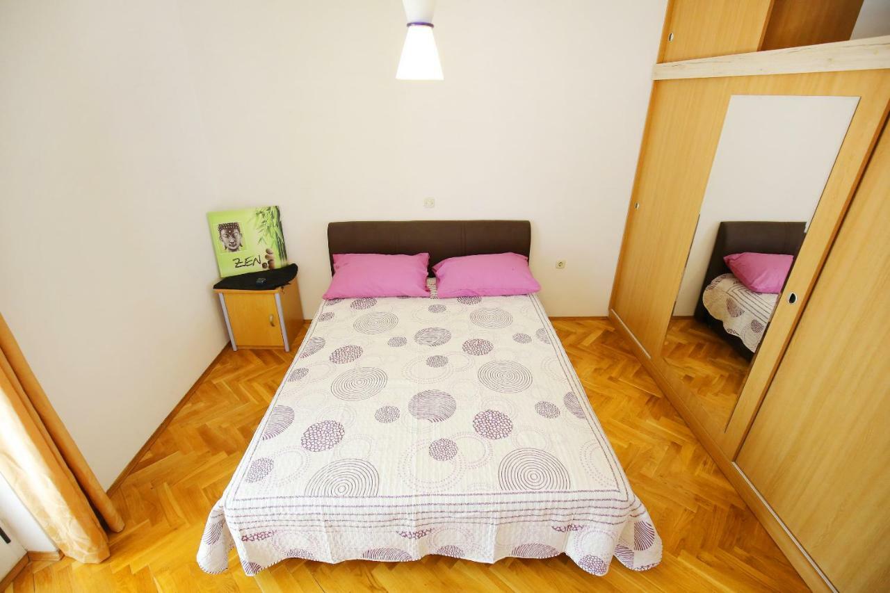 Large Gardens 2 Apartment Бибине Екстериор снимка
