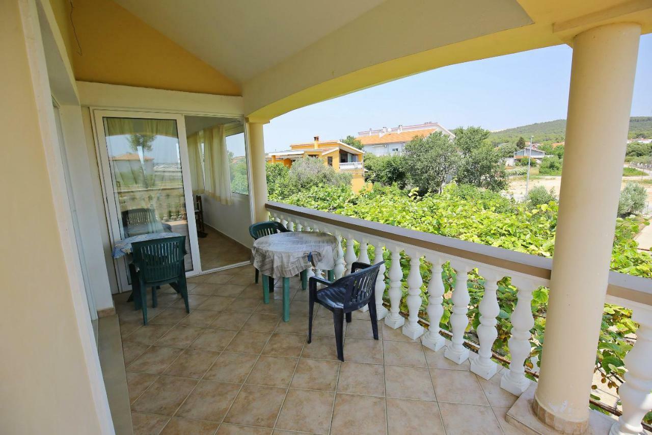Large Gardens 2 Apartment Бибине Екстериор снимка