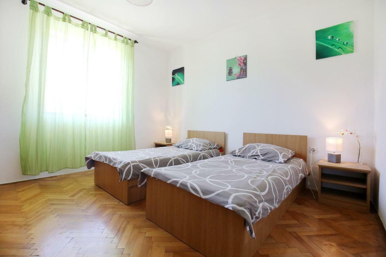 Large Gardens 2 Apartment Бибине Екстериор снимка