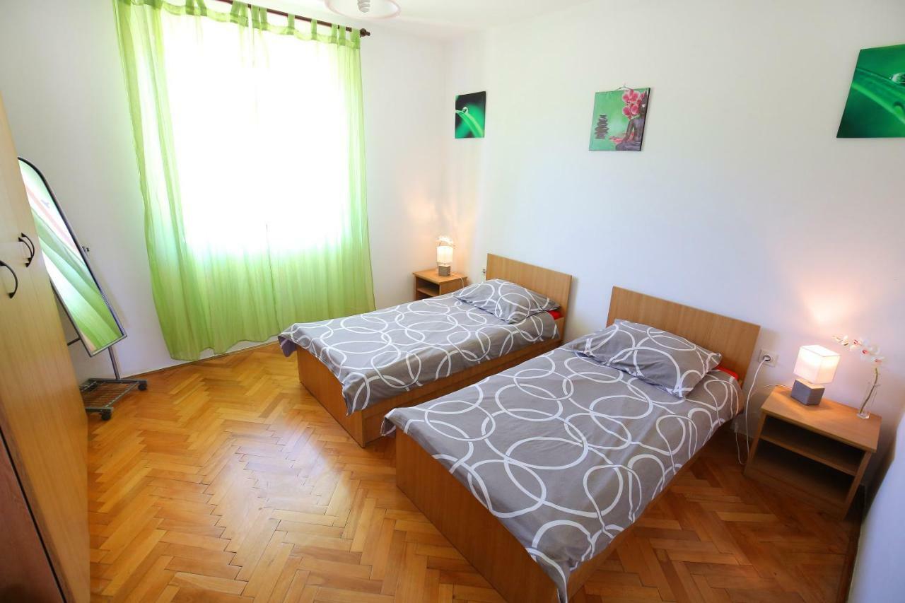 Large Gardens 2 Apartment Бибине Екстериор снимка