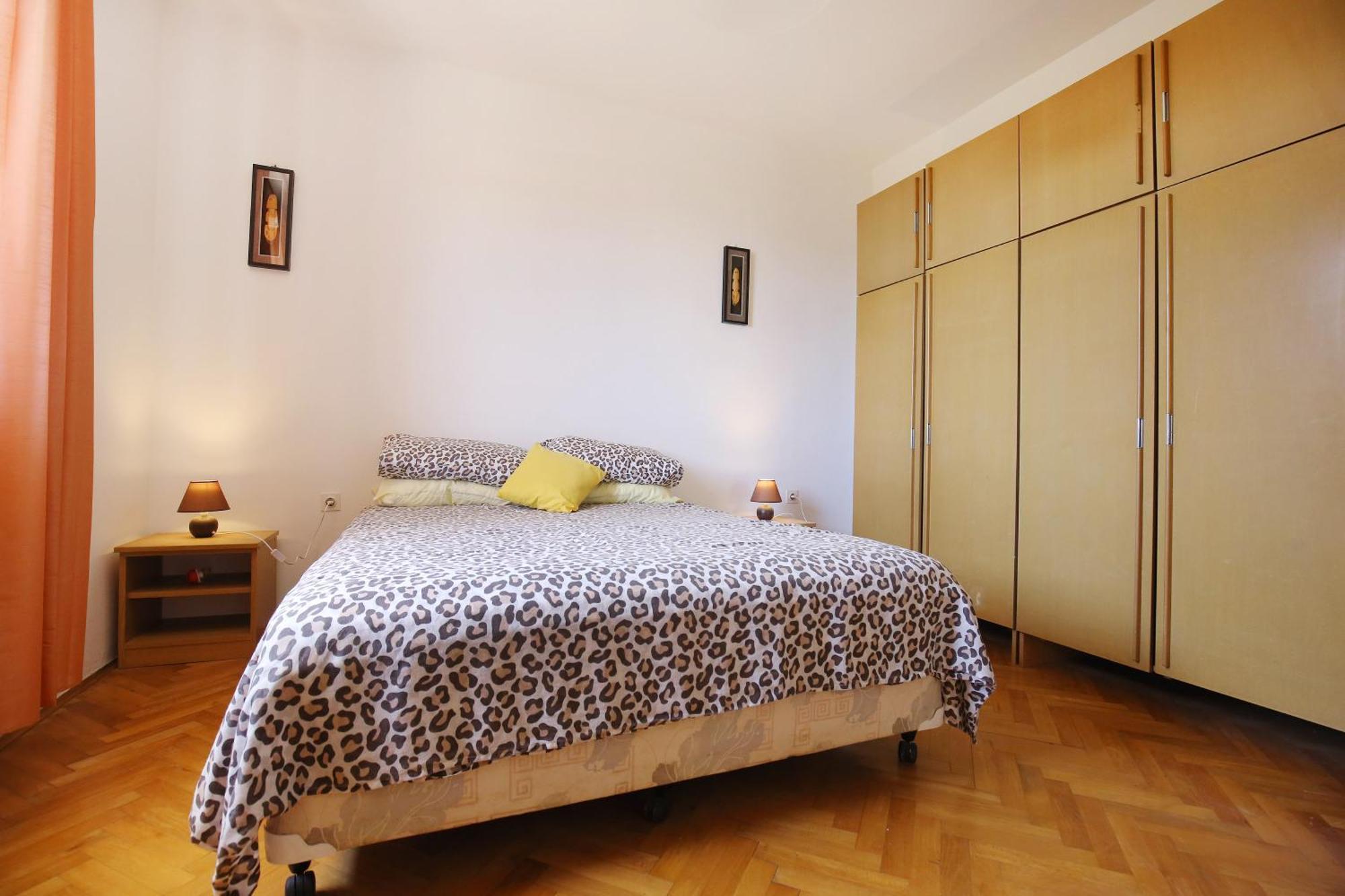 Large Gardens 2 Apartment Бибине Екстериор снимка