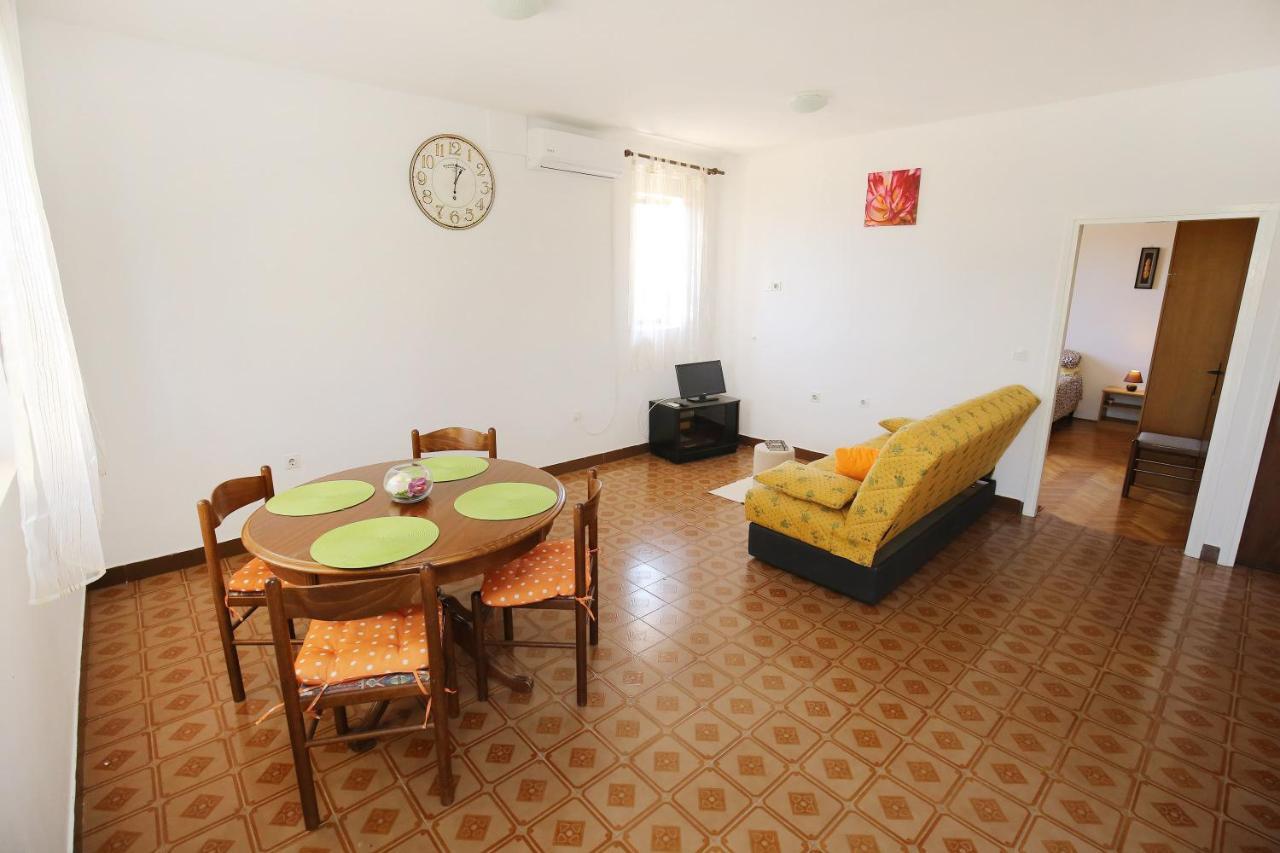 Large Gardens 2 Apartment Бибине Екстериор снимка