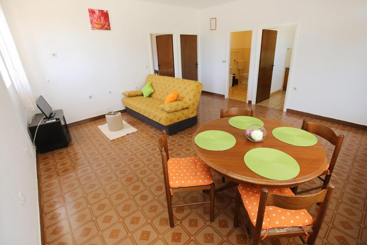 Large Gardens 2 Apartment Бибине Екстериор снимка